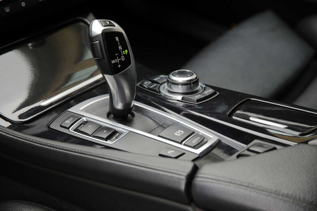Automatic Car Driving Lessons and Common Mistakes Learners Make 1